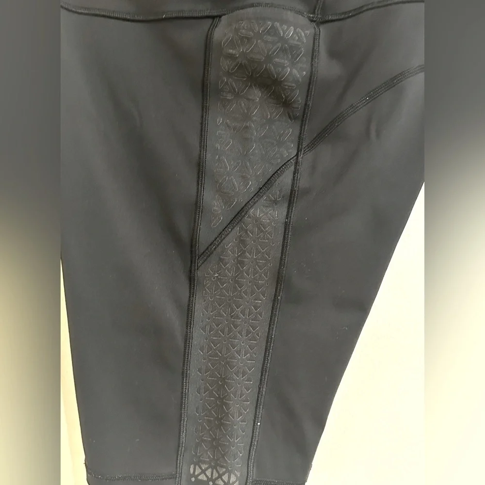 Lululemon Strength & Sweat 8” - Picture 4 of 9